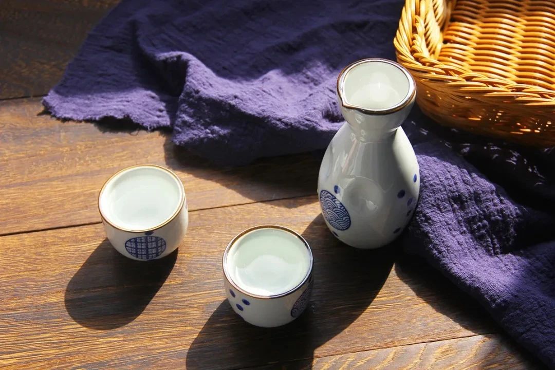 飲下半盞流光，與盛夏言和